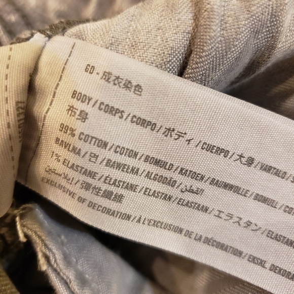 Abercrombie & Fitch - Picture 9 of 9